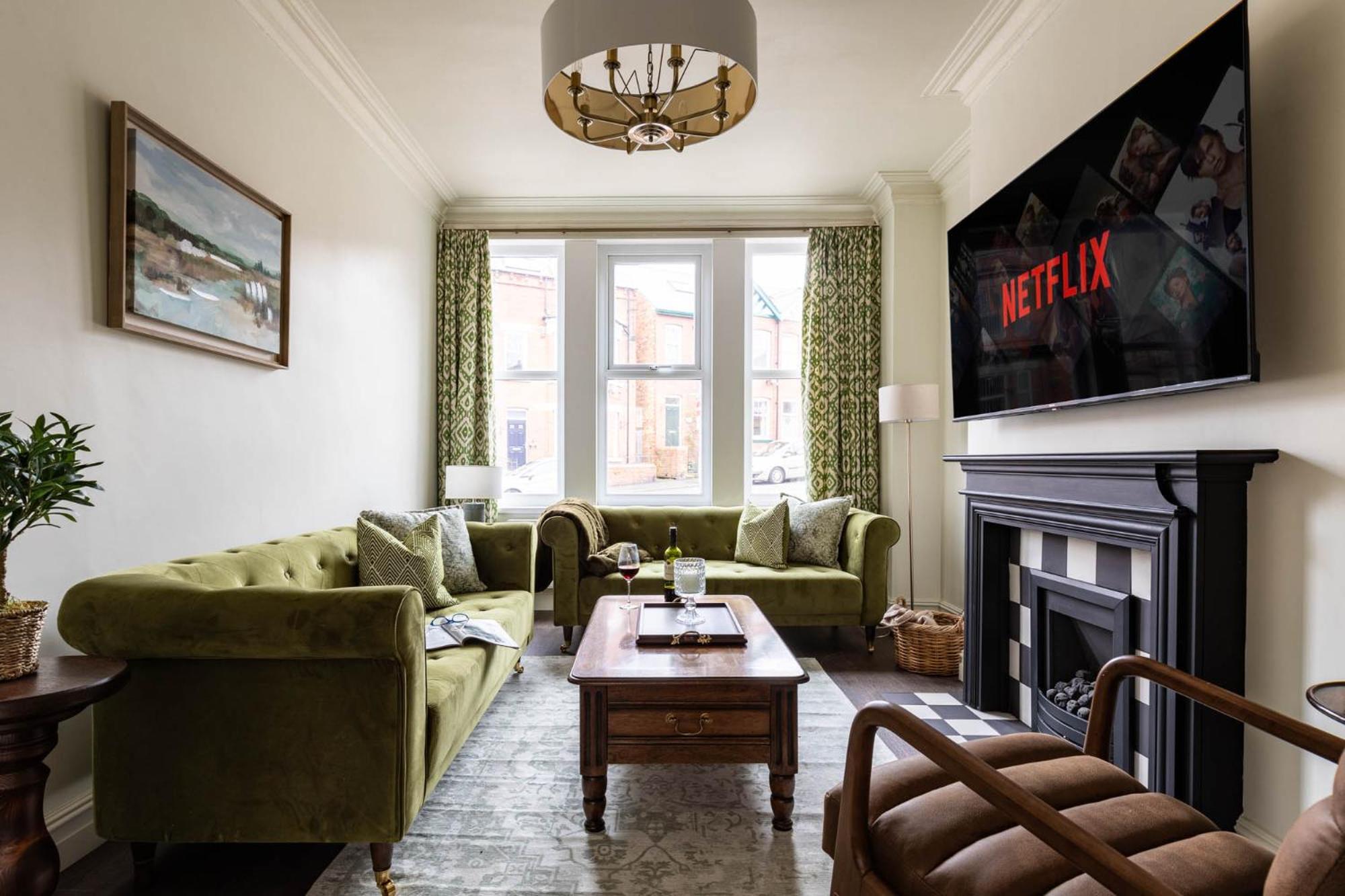 Holiday home Emerald Park - Hot Tub & Games Room! *